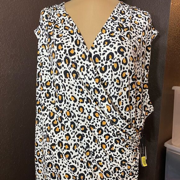 Tahari ASL Fitted sleeveless jersey knit wrap top in cognac cheetah print - Picture 3 of 9
